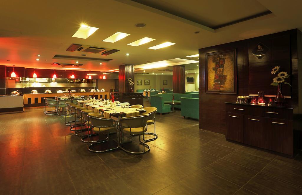 Hotel Corporate Regency Nowe Delhi Zewnętrze zdjęcie