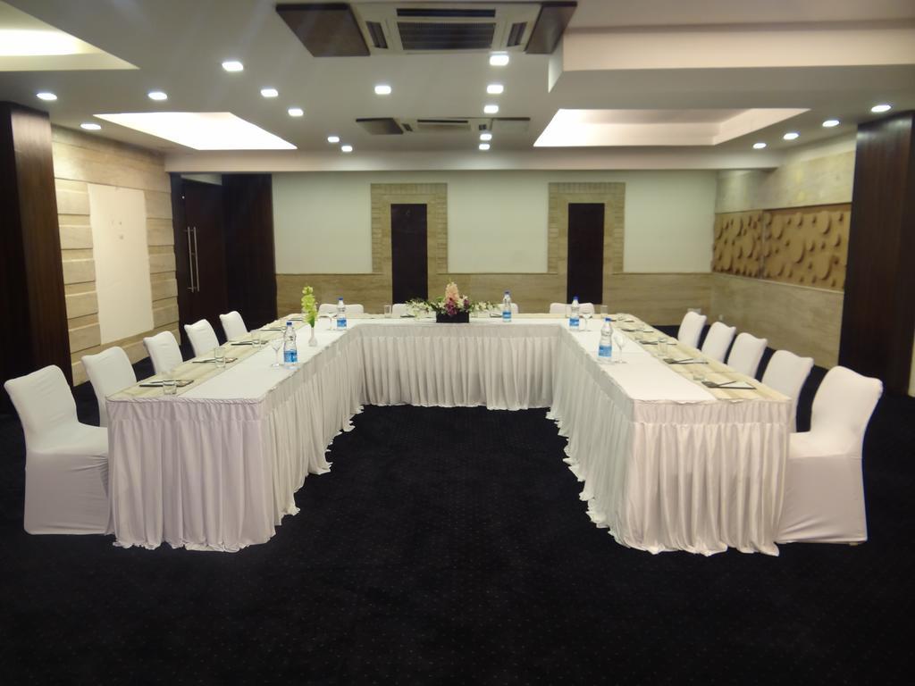 Hotel Corporate Regency Nowe Delhi Zewnętrze zdjęcie