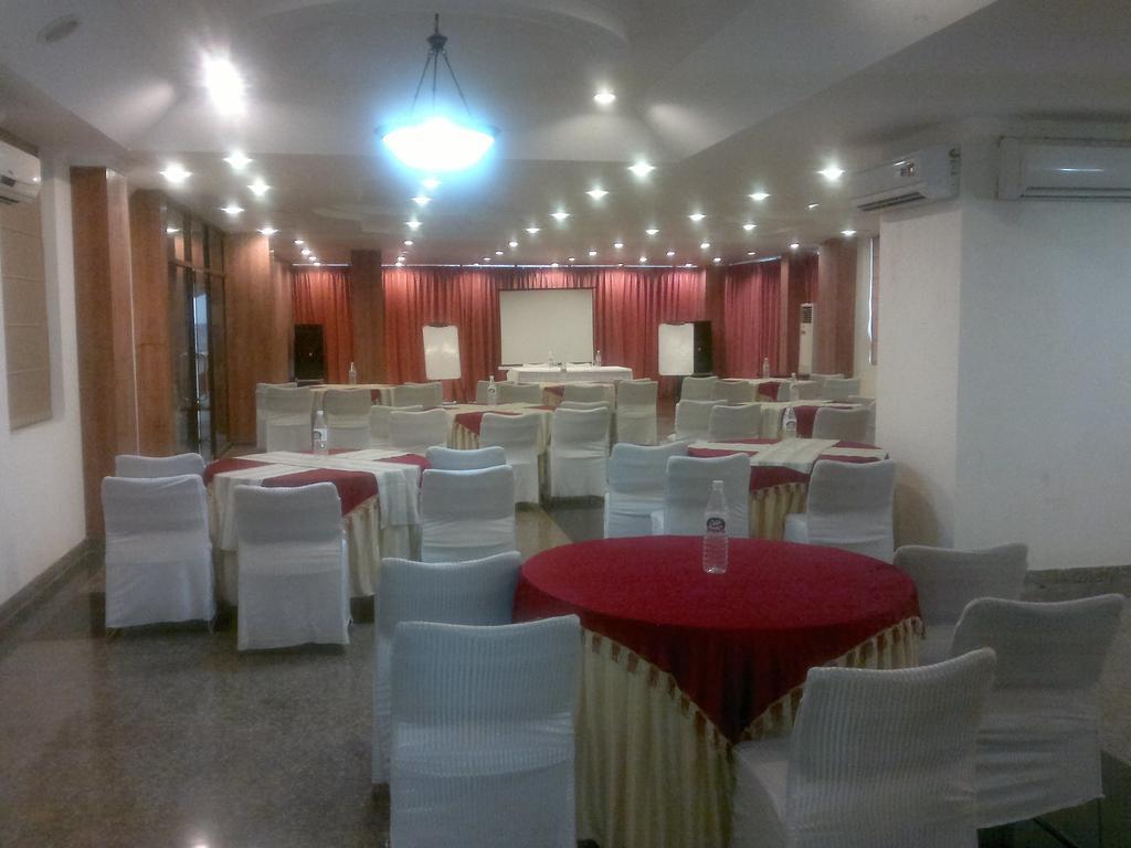 Hotel Corporate Regency Nowe Delhi Zewnętrze zdjęcie