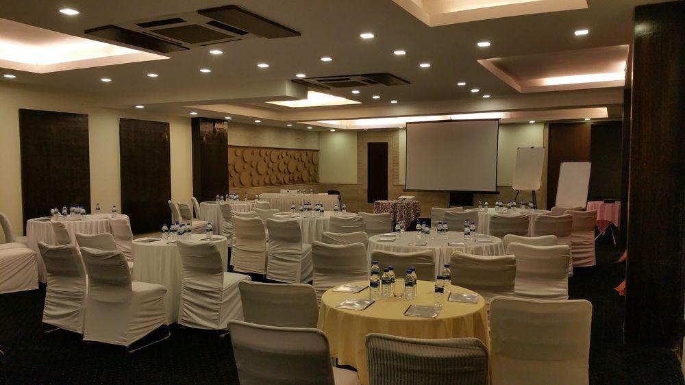 Hotel Corporate Regency Nowe Delhi Zewnętrze zdjęcie