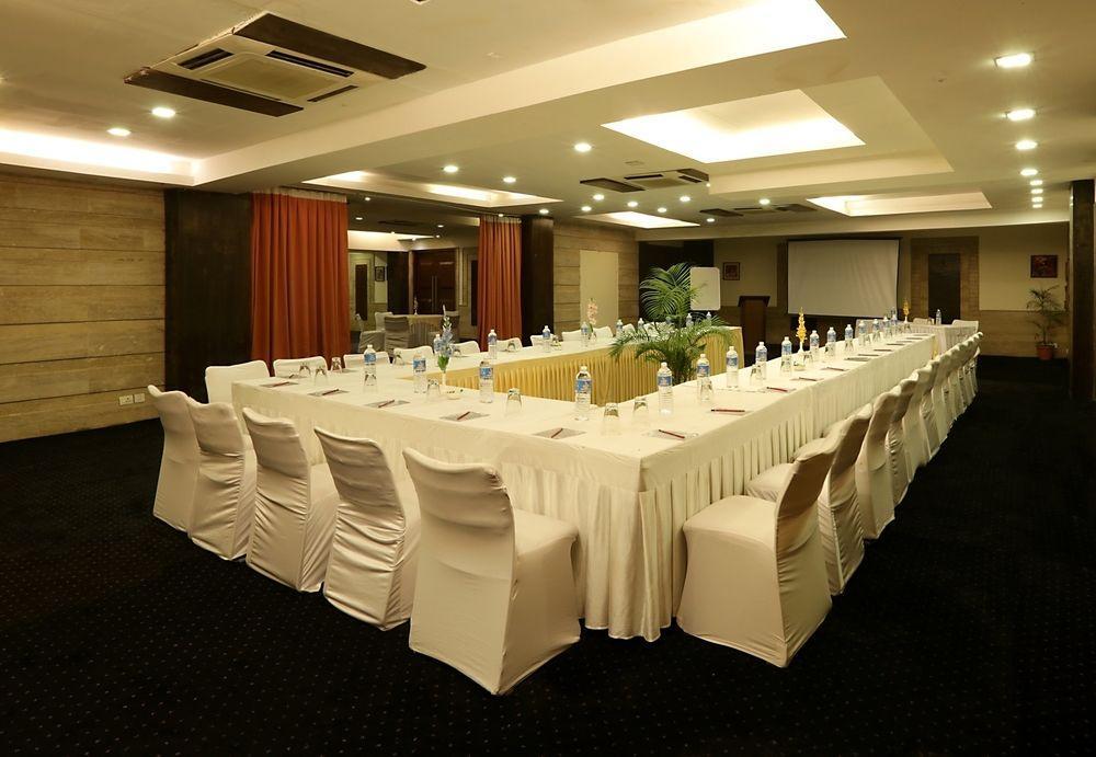 Hotel Corporate Regency Nowe Delhi Zewnętrze zdjęcie