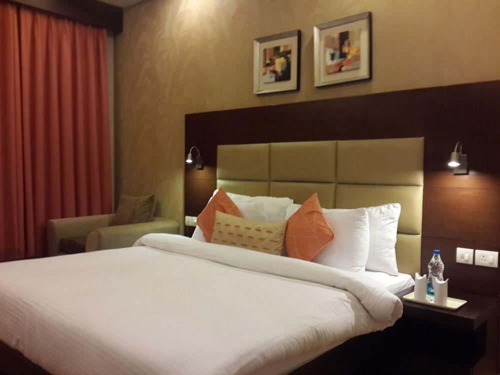 Hotel Corporate Regency Nowe Delhi Zewnętrze zdjęcie